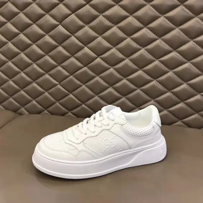 P380 new men's shoes GUCCI [Lightning] latest shoes are shipped. Original quality, fashionable, made of special materials, sheepskin lining, brand new packaging. The foot feels super comfortable and the workmanship is impeccable. Size: 38-45